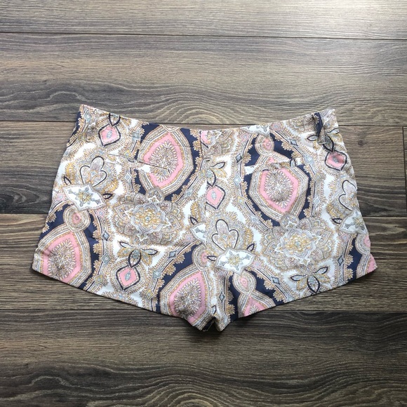 BCBGeneration shorts - Picture 2 of 4